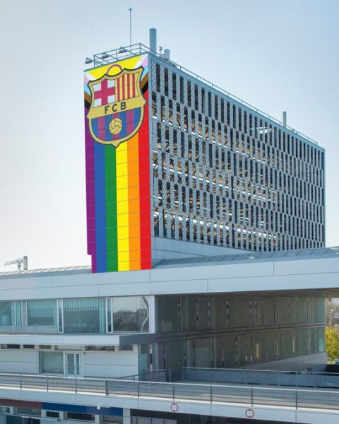 نادي برشلونة يحتفل بدعم المثليين في 19 شباط 