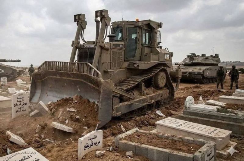 صورة جرف الاحتلال الإسرائيلي مقبرة في غزة زائفة ومولده بالذكاء الاصطناعي 